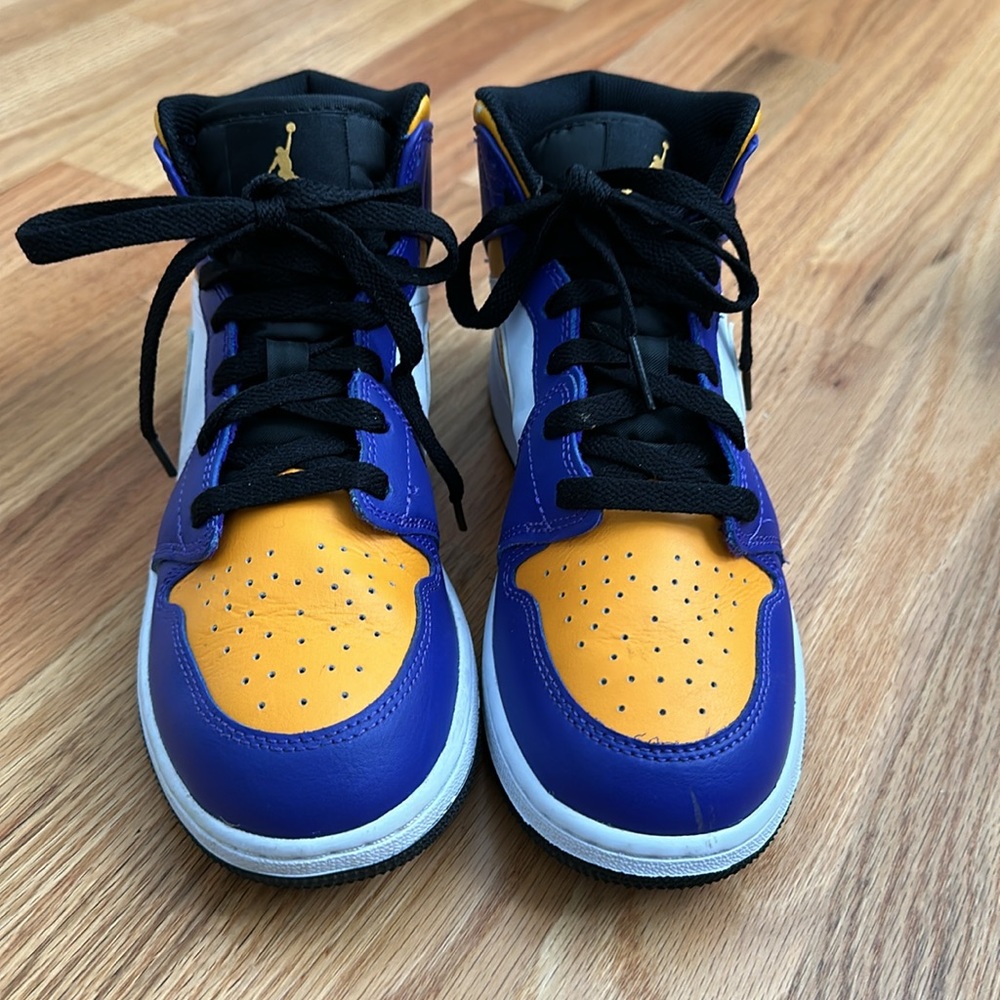 EUC Air Jordan 1 Mid - Lakers colors - Picture 2 of 10